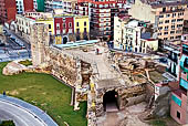 Tarragona. Il circo romano dalla Torre del pretorio, la porta trionfale la Torre des les Monges le fortificazioni del XIV sec. 